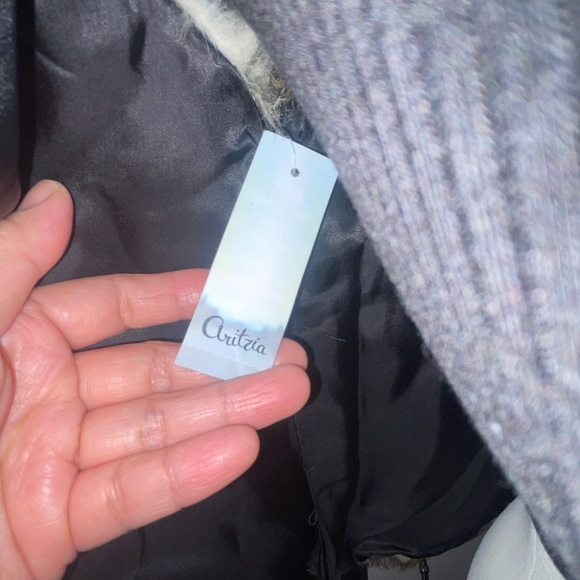 ARITZIA (Talula Park Slope Faux Fur Vest ) - Picture 4 of 10